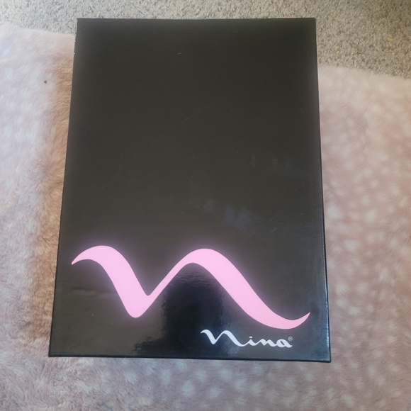 Nina- Carson-LS Black Luster Heel 8M - Picture 9 of 11